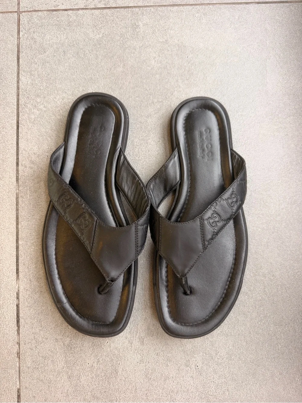 Gucci Black Leather GG Thong Sandals for Men
